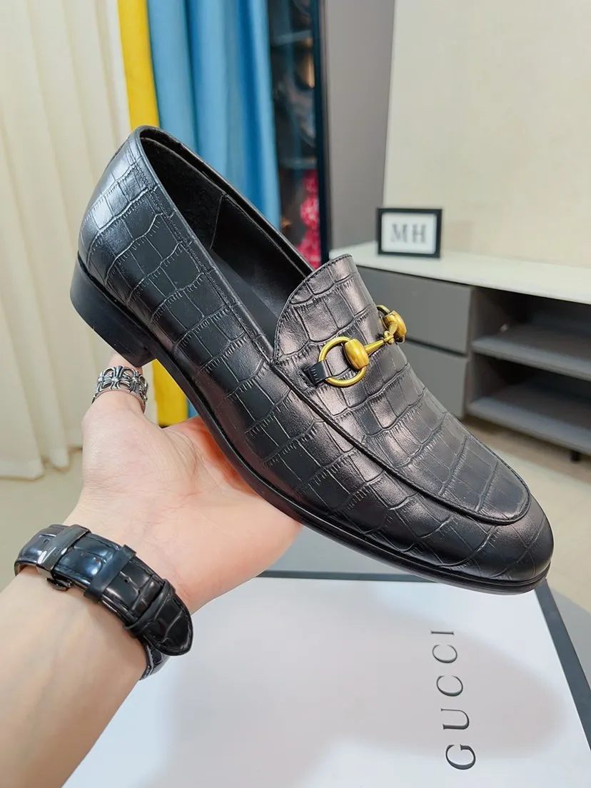 Men's shoes💰520🌸🌸【GUCCi】Original calfskin, water-dyed cowhide lining, original outsole, men's and women's fashion, formal casual leather shoes, slip-on men's and women's shoes series, young fashion, European and American trends, British style, random matching, comfortable feet, standard code: men's size 38-44 (45 can be customized)\nGrade: same style as the official website, original quality